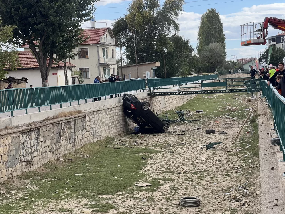 Konya'daki Kazada otomobildeki genç kız hayatını kaybetti, sürücü yaralandı
