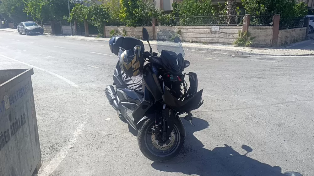 Antalya'da tur aracıyla çarpışan motosikletli yaralandı