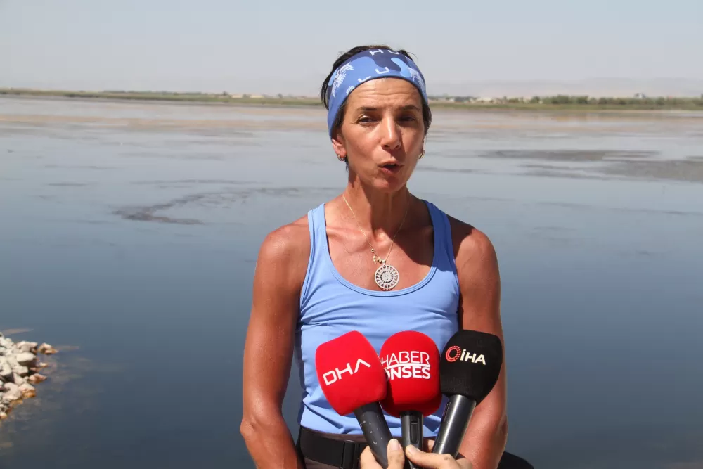 Göl Ölmedi dediler Kuraklığa dikkat çekmek için Beyşehir Gölü'nü SUP ile kürek çekerek bir uçtan bir uca geçtiler