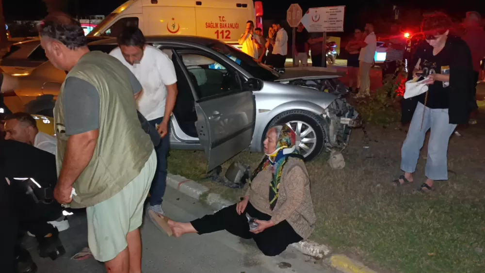 Ortalık savaş alanına döndü, 2 araçtaki 6 kişi yaralandı