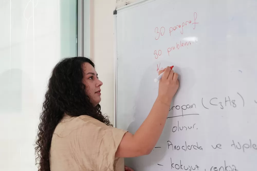 Sınavlara ücretsiz kurslarla hazırlanıyorlar