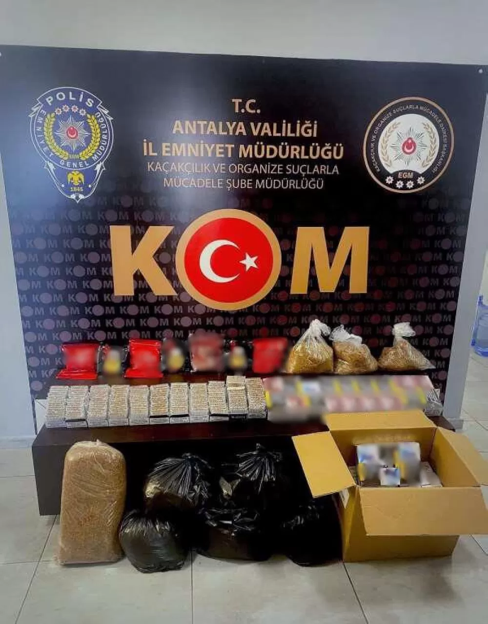 Antalya'da KOM ekipleri 712 bin 440 adet makaron ele geçirdi