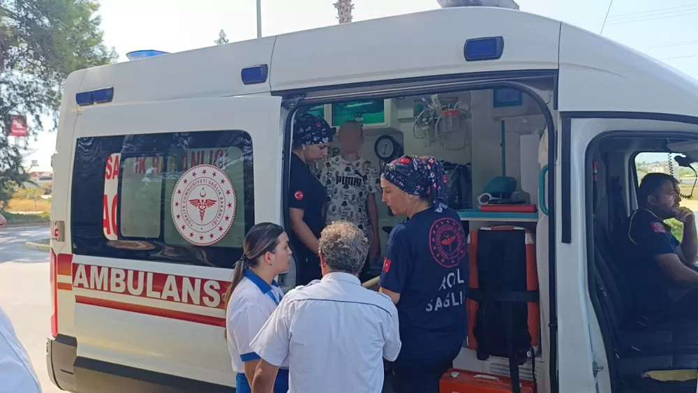 Kazada yaralanan Ukraynalı turist, hastanede para alınabileceğini duyunca yaralı oğluyla birlikte ambulanstan indi