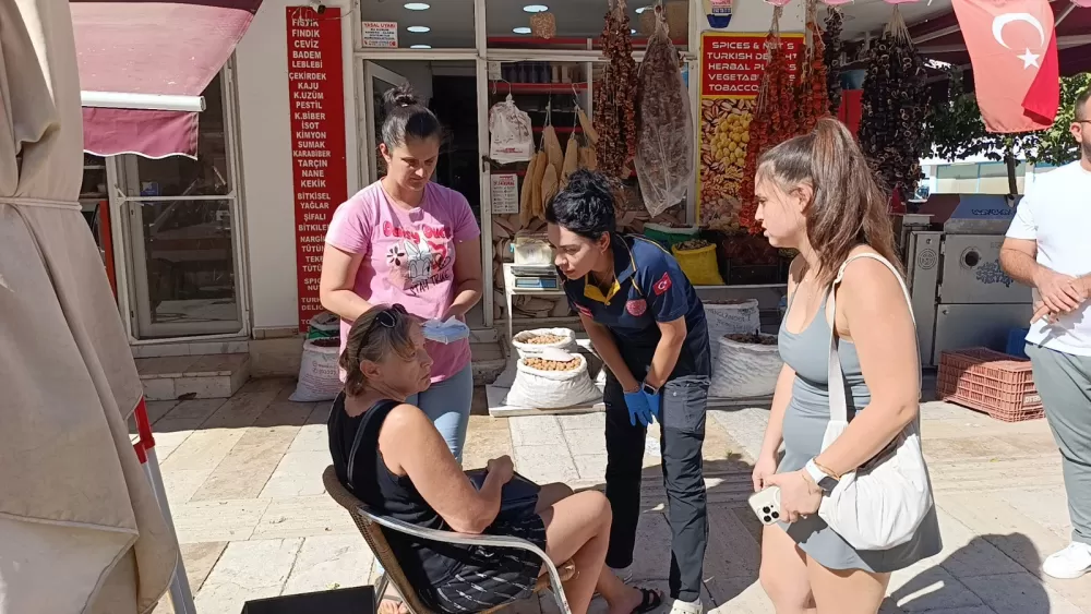 Genç sürücü, yaya geçidinde çarptığı kadının bir an olsun yanından ayrılmadı