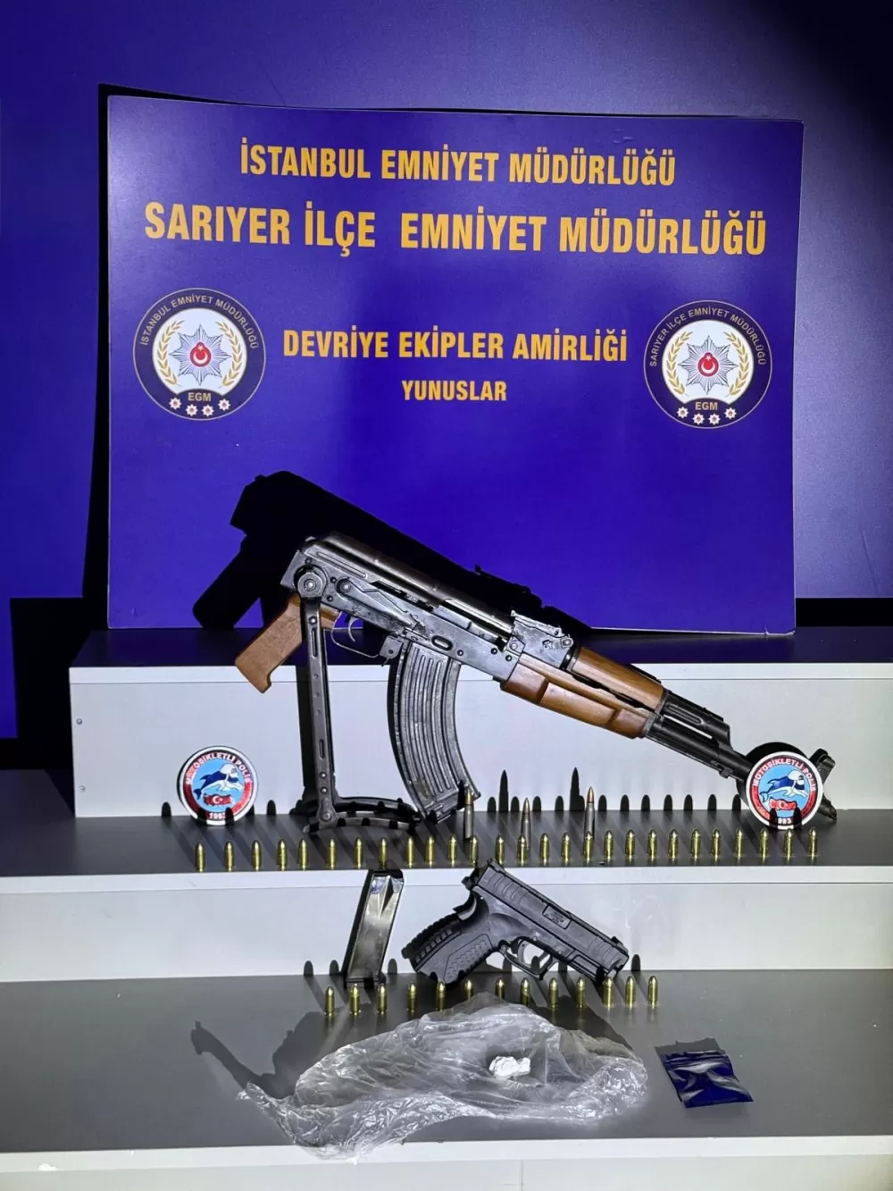 İstanbul Sarıyer'de gitar kılıfında kalaşnikof taşıyan INTERPOL'ün aradığı şahsı, uyuşturucu siparişi yakalattı