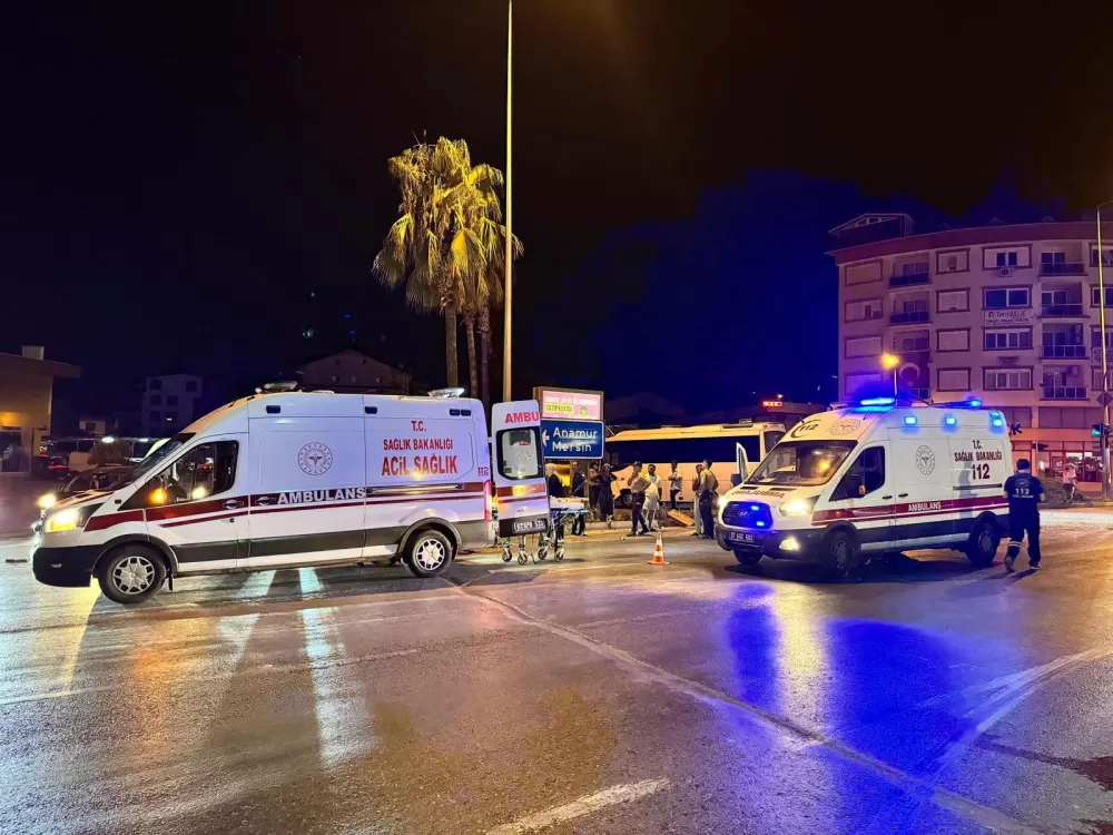 Antalya'da kırmızı ışık ihlali kazayı da beraberinde getirdi 3'ü ağır 6 yaralı