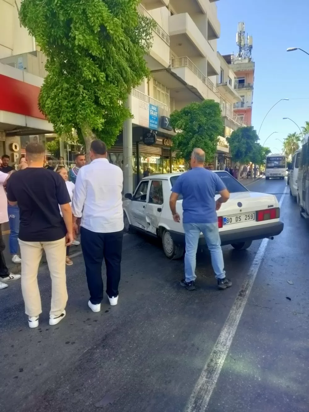 Kırmızı ışık ihlali kazayı beraberinde getirdi