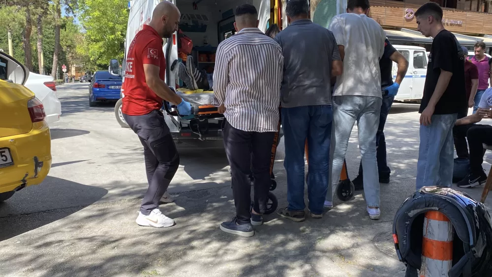 Burdur'da ticari taksi ile otomobil çarpıştı 3 yaralı
