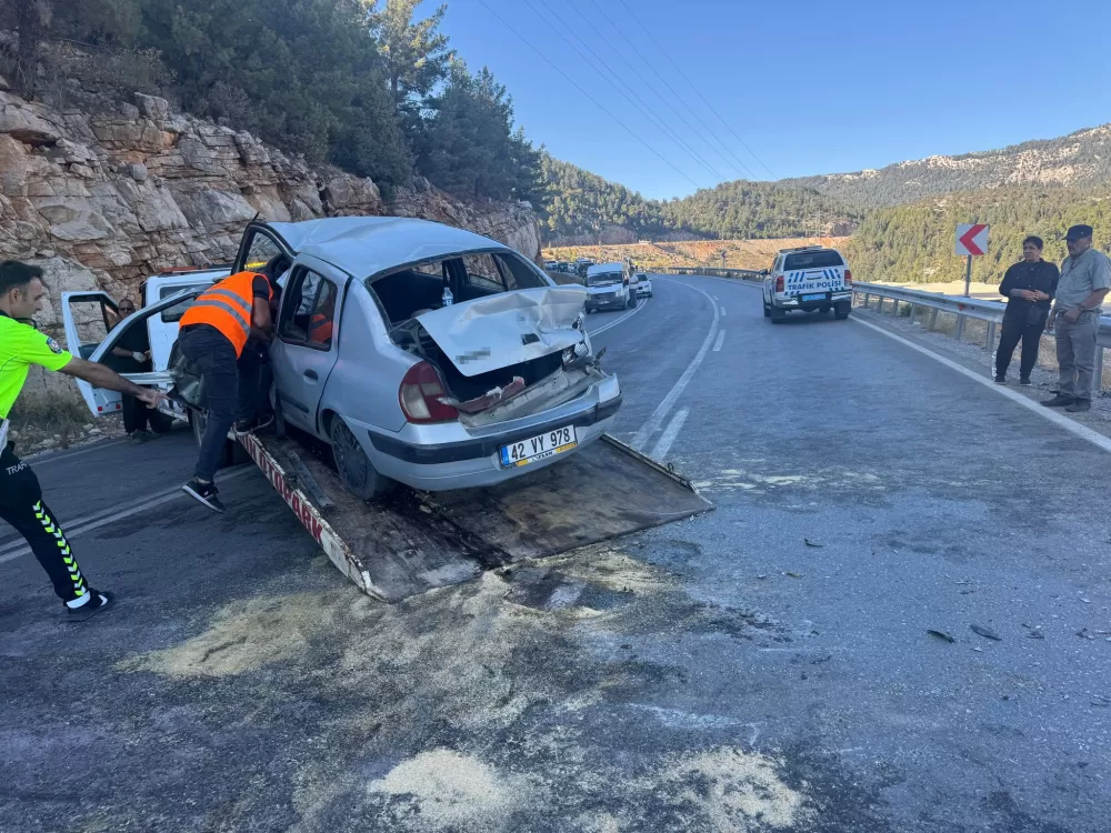 Antalya Akseki-Seydişehir karayolunda Feci Kaza 2 otomobil Çarpıştı 1 ağır 4 yaralı