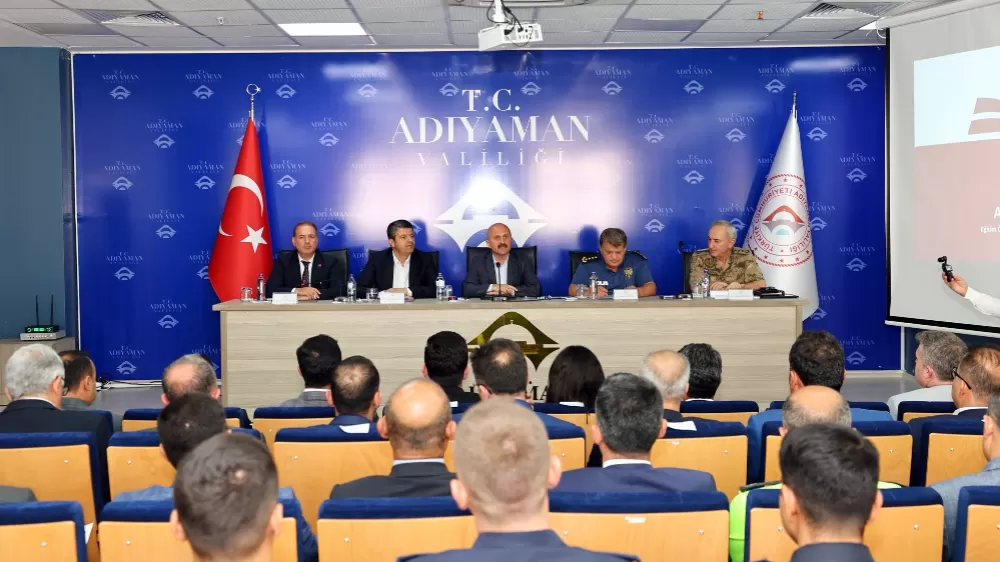 Adıyaman'da okul çevrelerindeki güvenlik ve trafik tedbirleri ele alındı