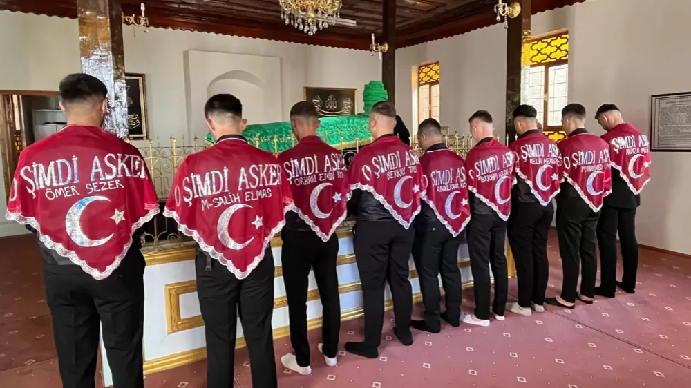 Afyonkarahisar'da askere gidecek gençler için dualarla uğurlama