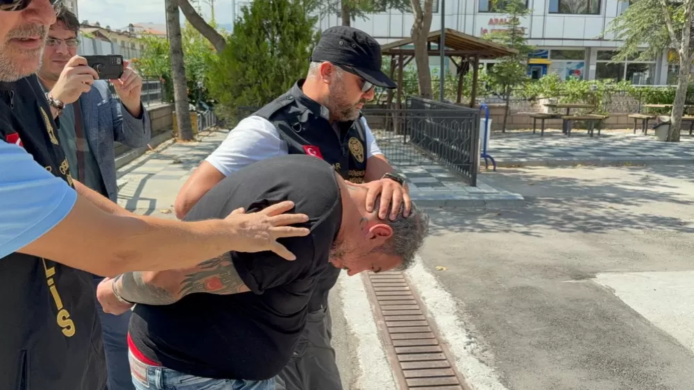  Afyonkarahisar'da Sosyal medyadan valiye küfür ve hakaret eden şahıs Antalya'da  yakalandı