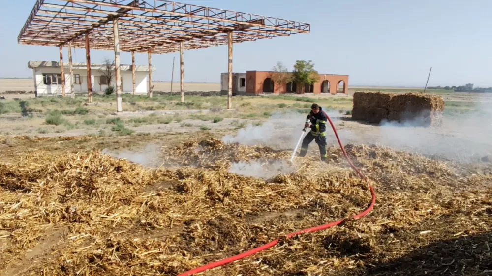 Aksaray'da saman yüklü tırda yangın çıktı