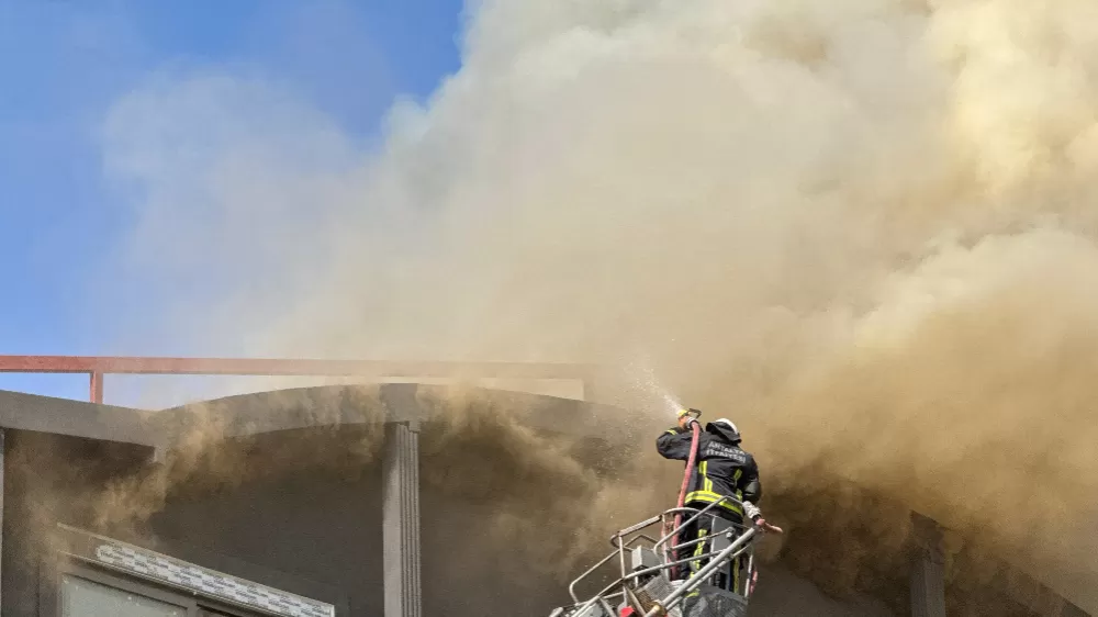 Alanya'da inşaat halindeki apartmanın çatı katında çıkan yangın korkuttu