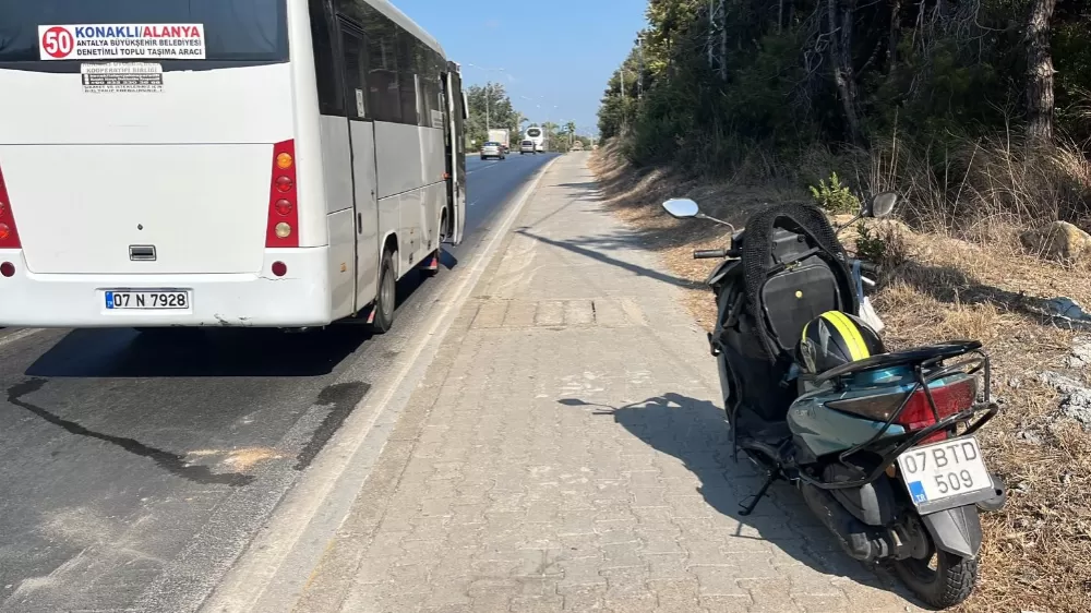Alanya'da midibüsle çarpışan motosikletli yaralandı