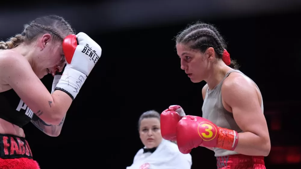 ALKÜ’lü öğrenci dünya şampiyonunu yendi, altın kemerin sahibi oldu