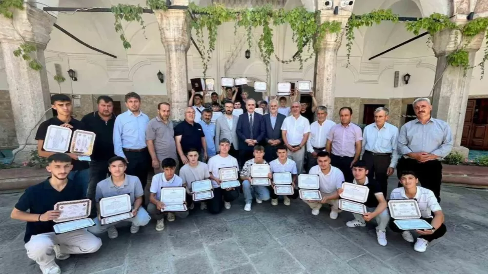 Amasya Büyükağa Kur’an Kursu’nda genç hafızlar, hafızlıklarını belgelediler 