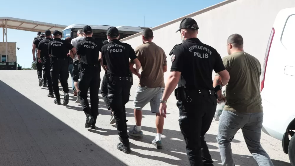 Antalya'da aranan 186 şahıs yakalandı