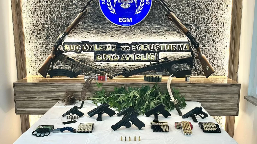 Antalya'da çok sayıda ruhsatsız silah ele geçti: 9 gözaltı