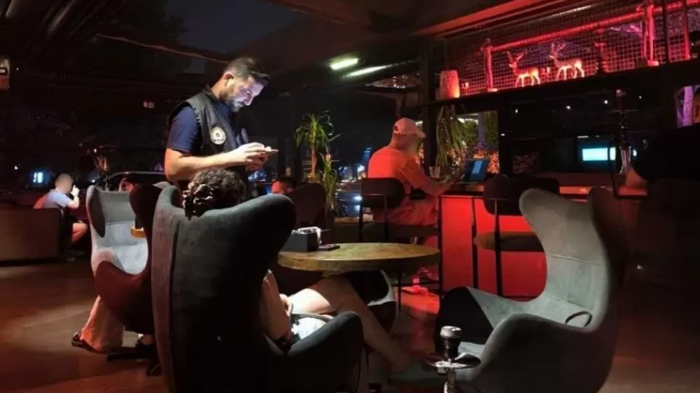 Antalya’da eş zamanlı denetimlerde binlerce kişi sorgulandı