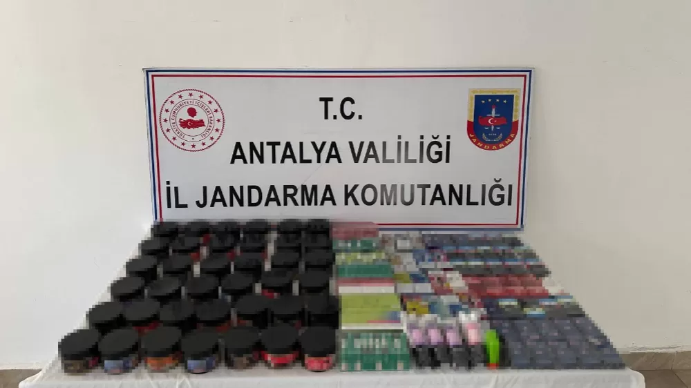 Antalya'da jandarmadan 2 işletmeye kaçak tütün operasyonu