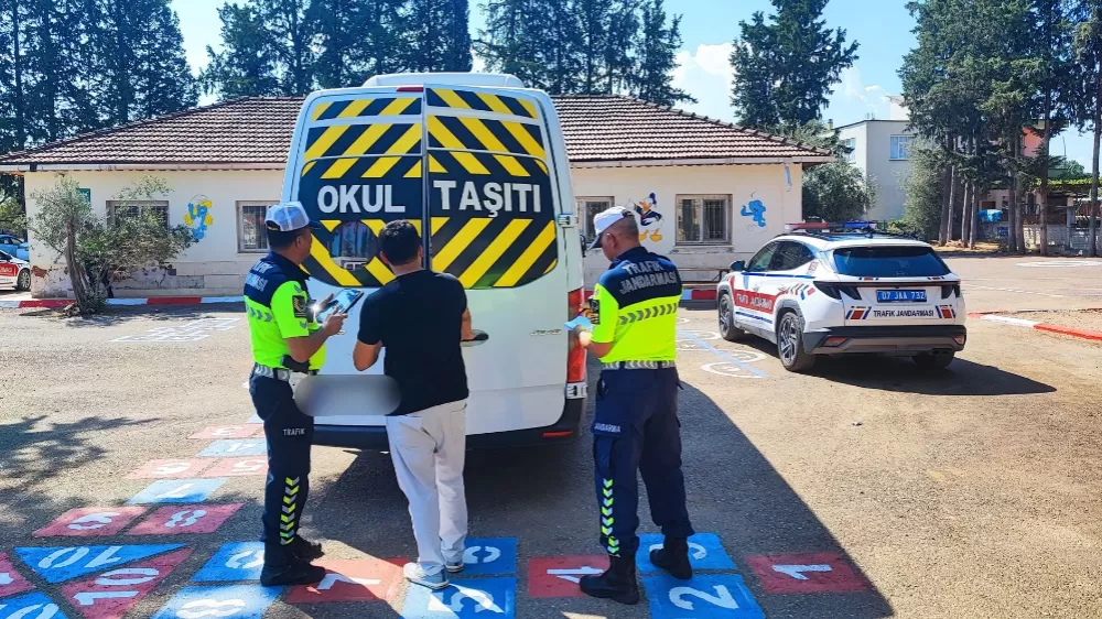 Antalya'da jandarmadan okul servislerine denetim