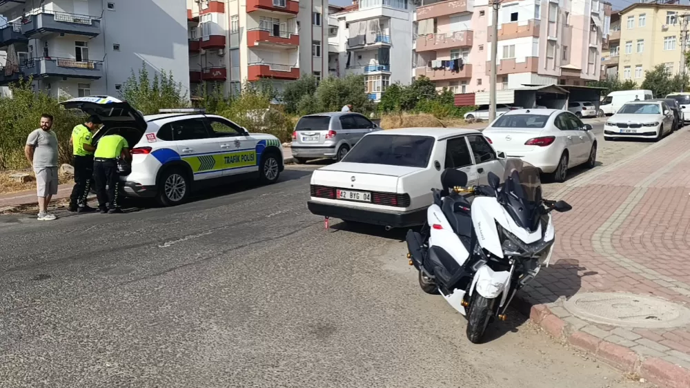 Antalya'da kaza motorlu bisiklet ile otomobil çarpıştı