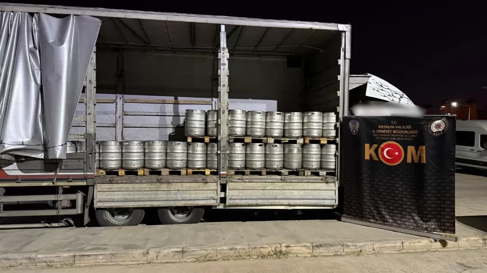 Antalya’da milyonlarca makaron ve binlerce litre kaçak içki ele geçirildi