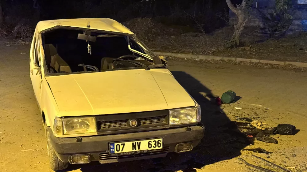 Antalya'da park halindeki araca çarpan TOFAŞ'ın sürücüsü firar etti