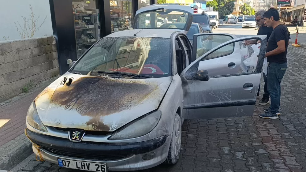 Antalya'da seyir halindeki otomobil yandı