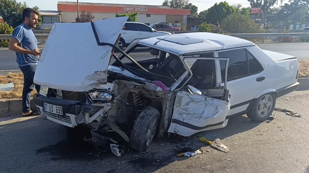 Antalya'da trafik kazası 2 kişi yaralandı