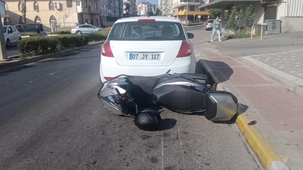 Antalya'da trafik kazası motosiklet sürücüsü yaralandı