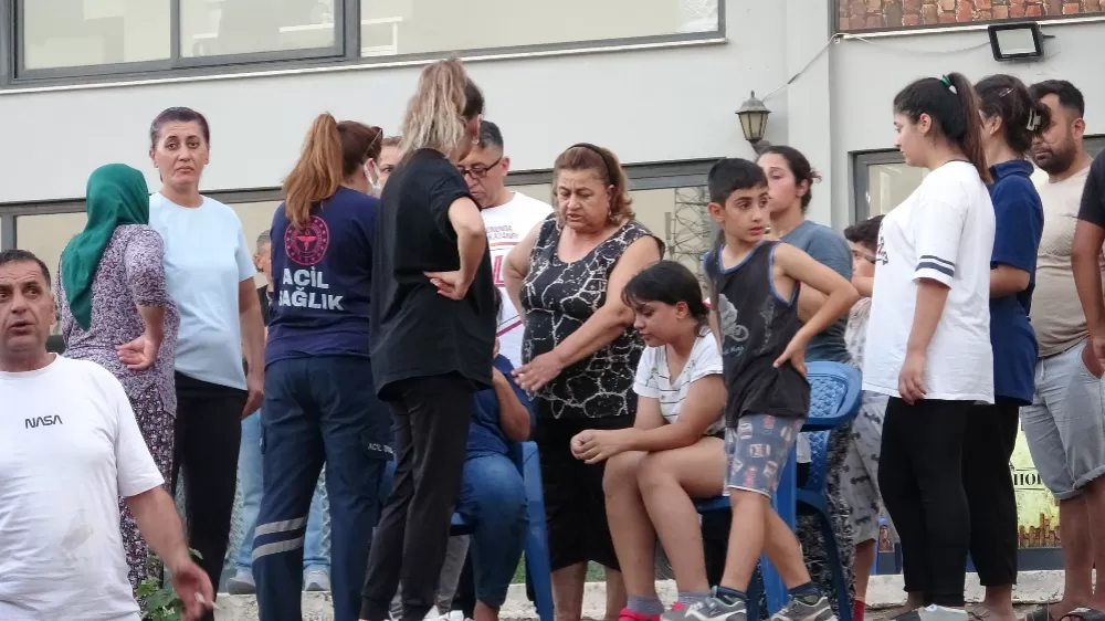 Antalya'da yangından kızını kurtardı  ama evini kurtaramadı 