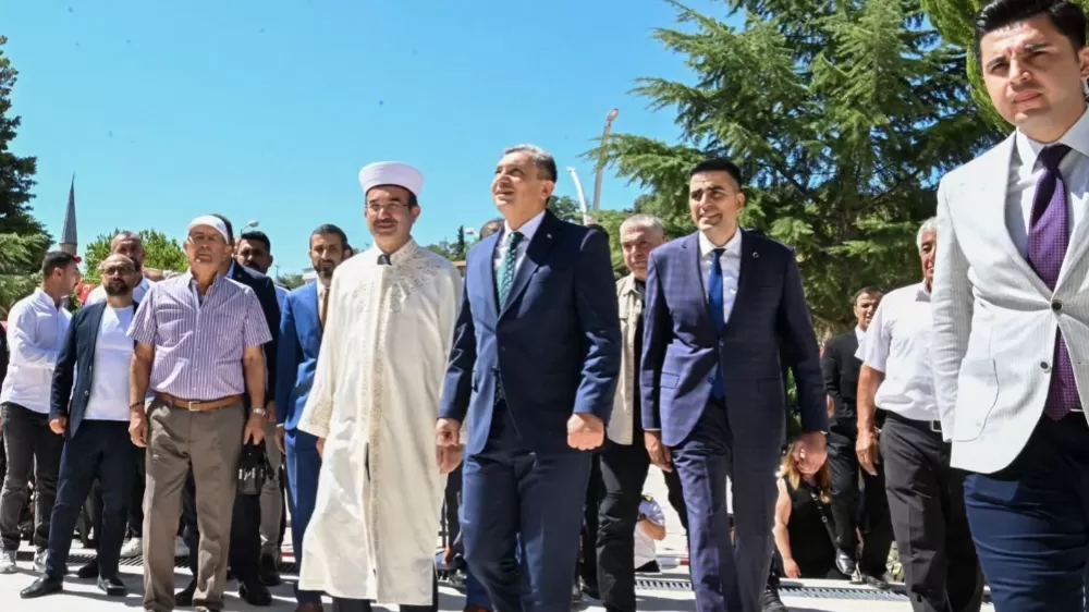 Antalya Elmalı’da Tarihi Ketenci Ömer Paşa Camii Restorasyonun Ardından Dualarla Yeniden İbadete Açıldı