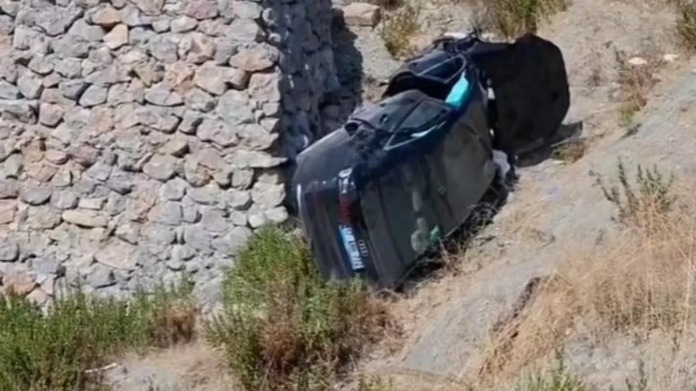 Antalya Manavgat'ta kaza  Şarampole yuvarlandı 1 ölü 1 yaralı 