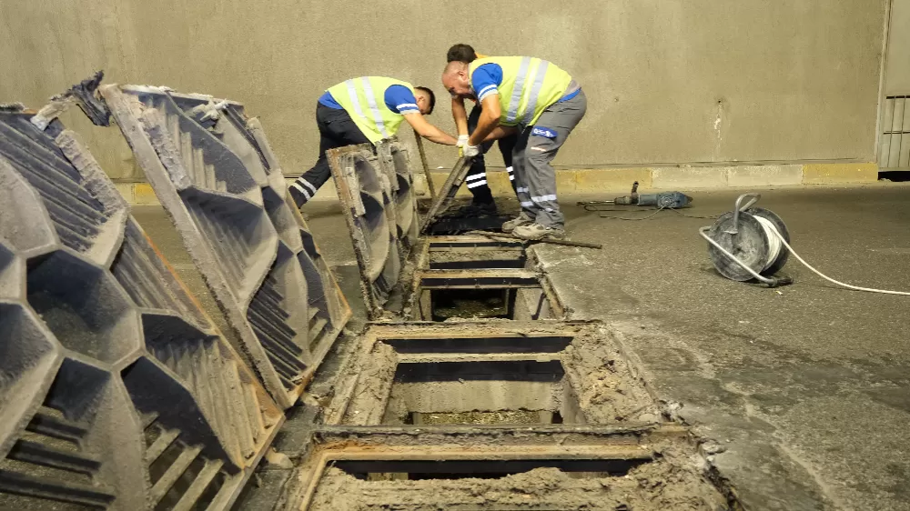 ASAT'tan altgeçitlerde gece mesaisi: Yağmursuyu hatları temizleniyor