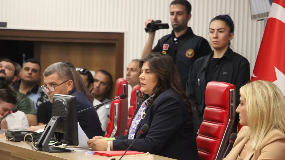 Aydın Büyükşehir Belediye Meclisinde gerginlik yine ertelendi