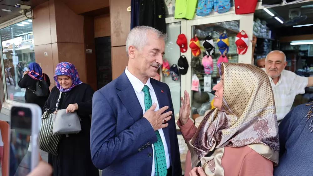 Başkan Tahmazoğlu, çarşı esnafı ve vatandaşlarla bir araya geldi