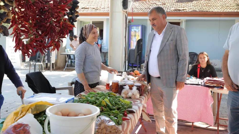Beyağaç'ın yöresel ürünleri bağbozumu şenliğinde tanıtıldı