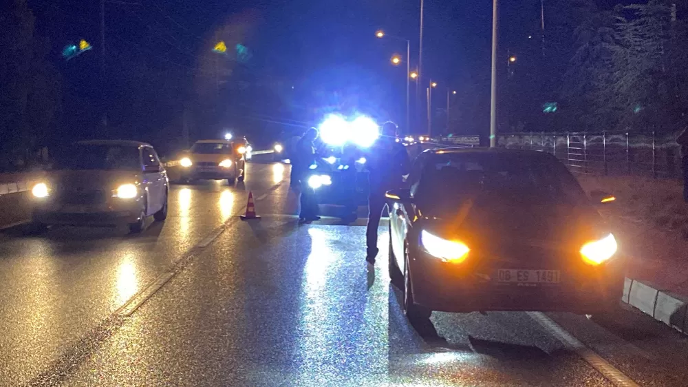 Burdur'da  Yaya geçidinden karşıya geçerken otomobilin çarptığı kadın ağır yaralandı