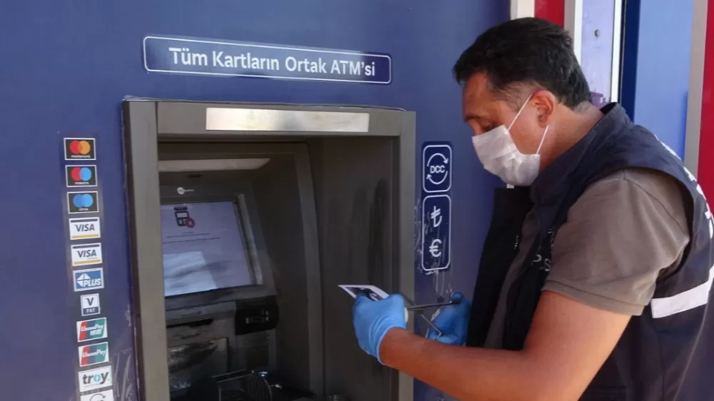 Çalıntı 60 kartla ATM'yi boşaltacaktı, başaramayınca cihaza zarar verdi