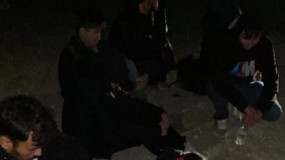 Çeşme’de 32 kaçak göçmen sahilde yakalandı