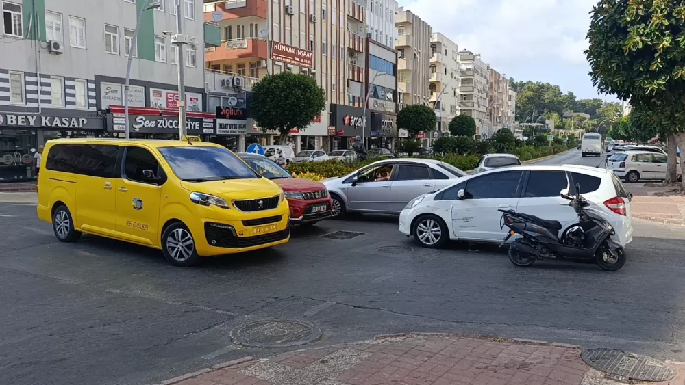 Antalya'da trafik kazası Sürücü yaralandı