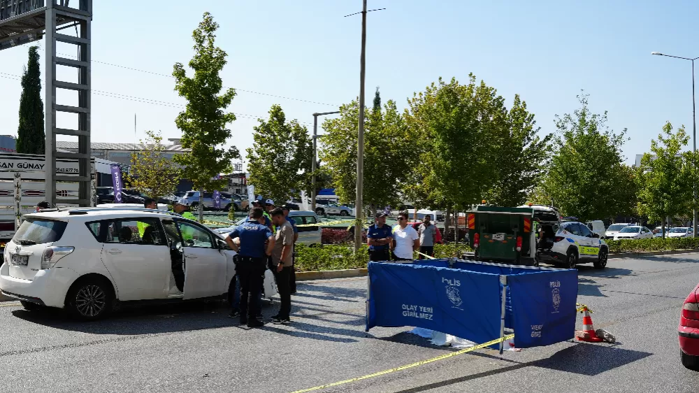 Denizli'de  Karşıdan karşıya geçmek isteyen kadın otomobil çarpması sonucu hayatını kaybetti