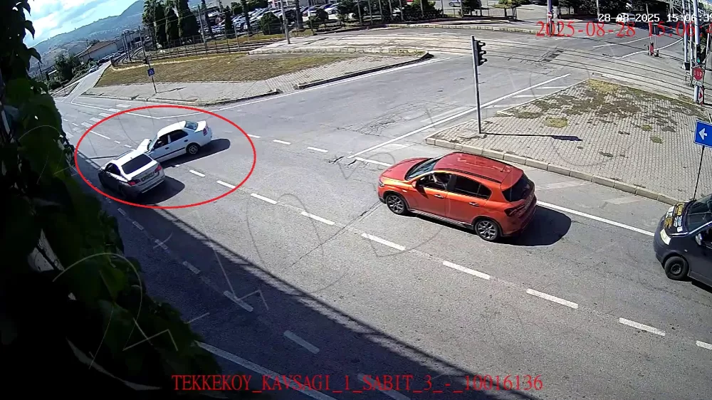 Dikkatsizlik ve kırmızı ışık ihlalleri kazaları beraberinde getirdi