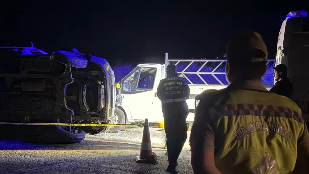 Diyarbakır’da iki kamyonet çarpıştı 2 ölü, 1 yaralı