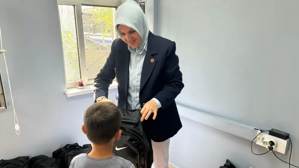 Diyarbakır'da muhtar anadan öğrencilere kırtasiye desteği