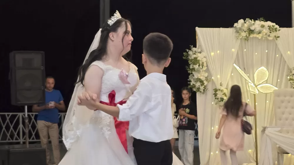 Down sendromlu Gülsüm'ün beyaz gelinlik hayali gerçek oldu