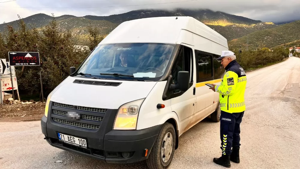 Eğirdir'de kurallara uymayan 2 işçi servisine cezai işlem uygulandı