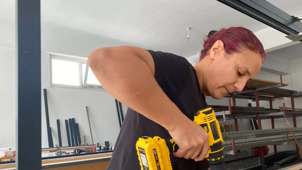 Eşi eleman bulamayınca kolları sıvadı, sanayide 2 yılda usta oldu